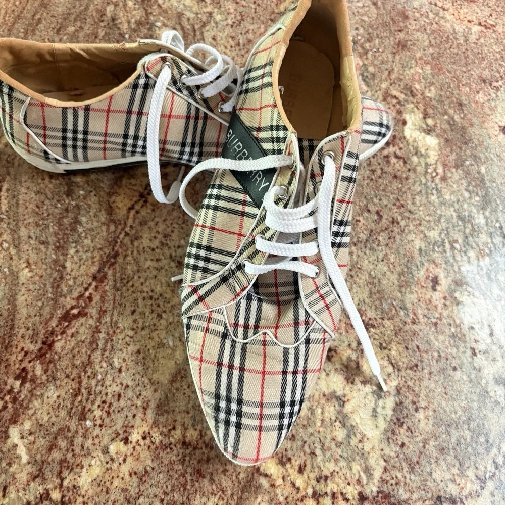Burberry pre owned